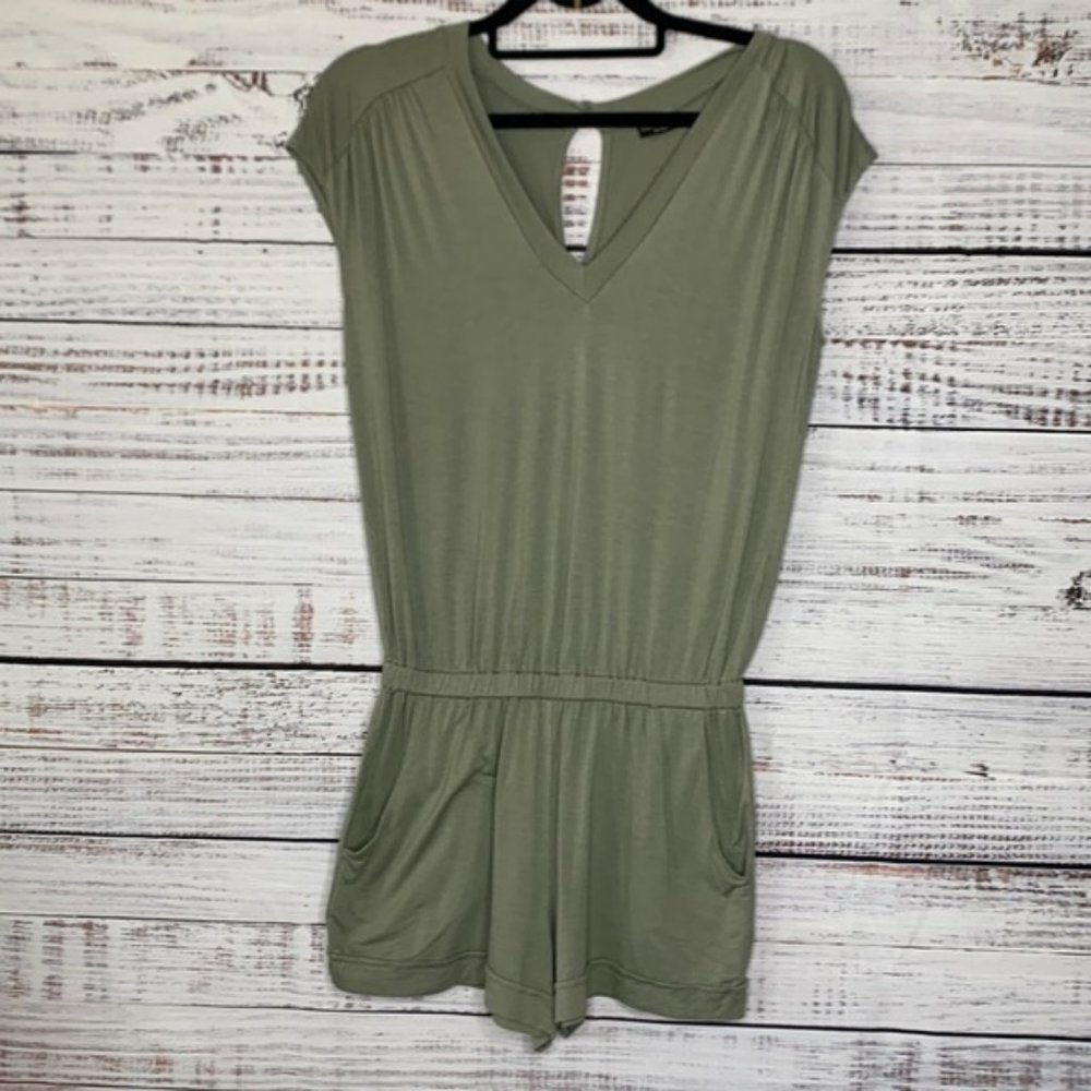 LASCANA for Venus Olive Green 1 Piece V-Neck Romper with Pockets Ladies Size 2
